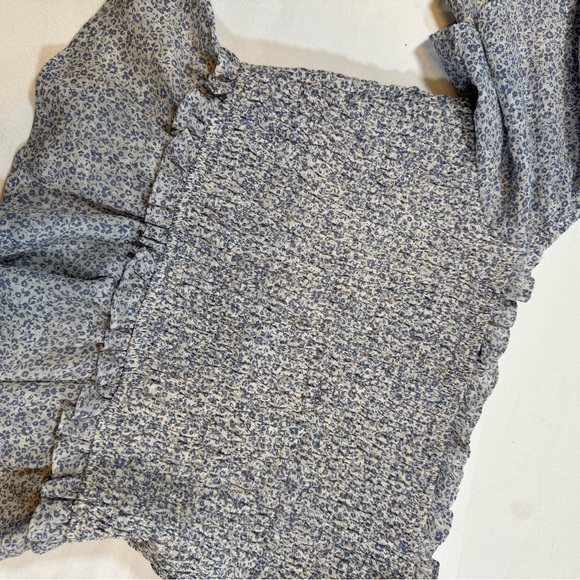 Astr The Label Blue and White Floral Smocked Flutter Sleeved Crop Top Blouse - Picture 2 of 7